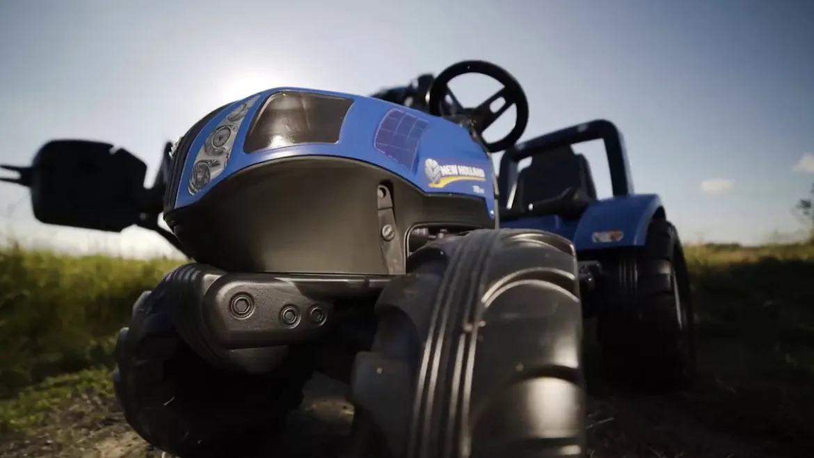 New Holland pedaltraktor med frontlæsser inkl. vogn